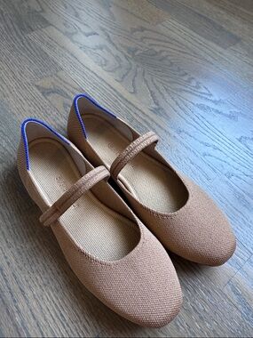 Rothys Mary Jane Flats in Tan with Blue Trim sz 7.5